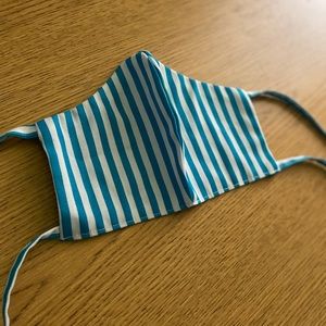 Resueable Blue/White Mask